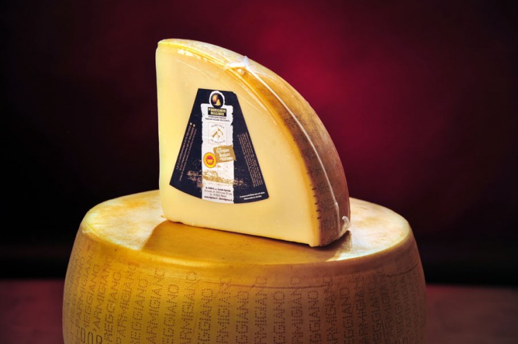 PARMIGIANO REGGIANO DE MONTAGNE 1/8 (affine 22/24 mois)