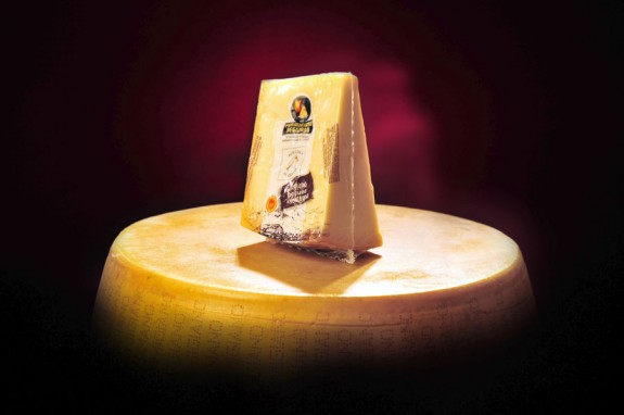 PARMIGIANO REGGIANO DE MONTAGNE 1/32 (affine 22/24 mois)